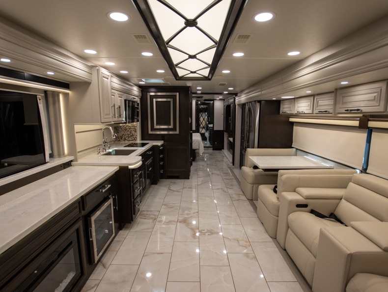 2026 Entegra Coach Anthem 44V, $ 828,280