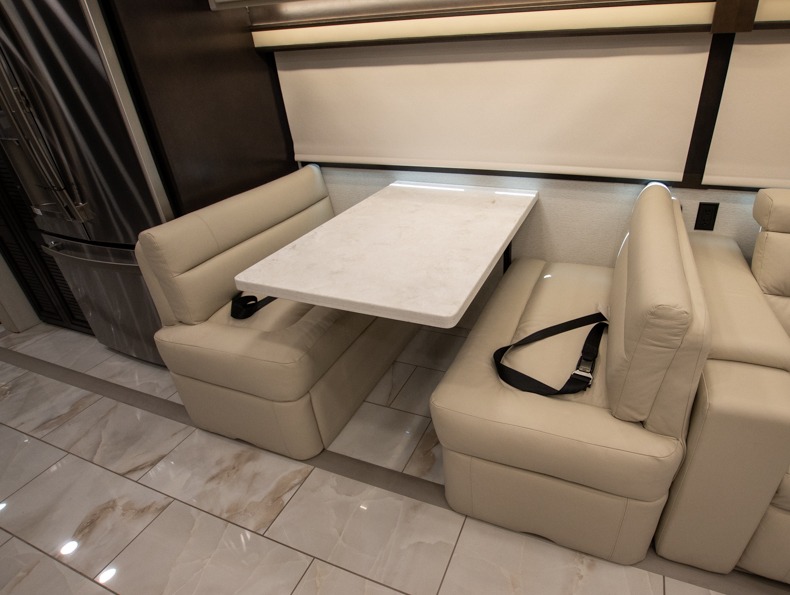 2026 Entegra Coach Anthem 44V, $ 828,280