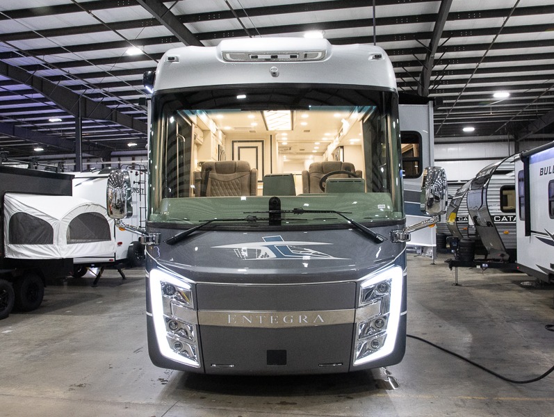 2025 Entegra Coach Cornerstone 45D, $ 969,601