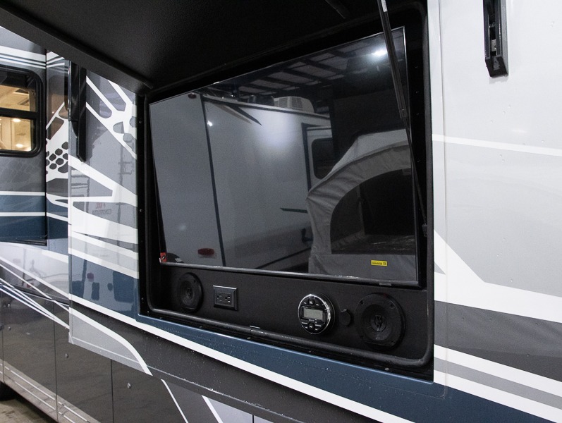 2025 Entegra Coach Cornerstone 45D, $ 969,601