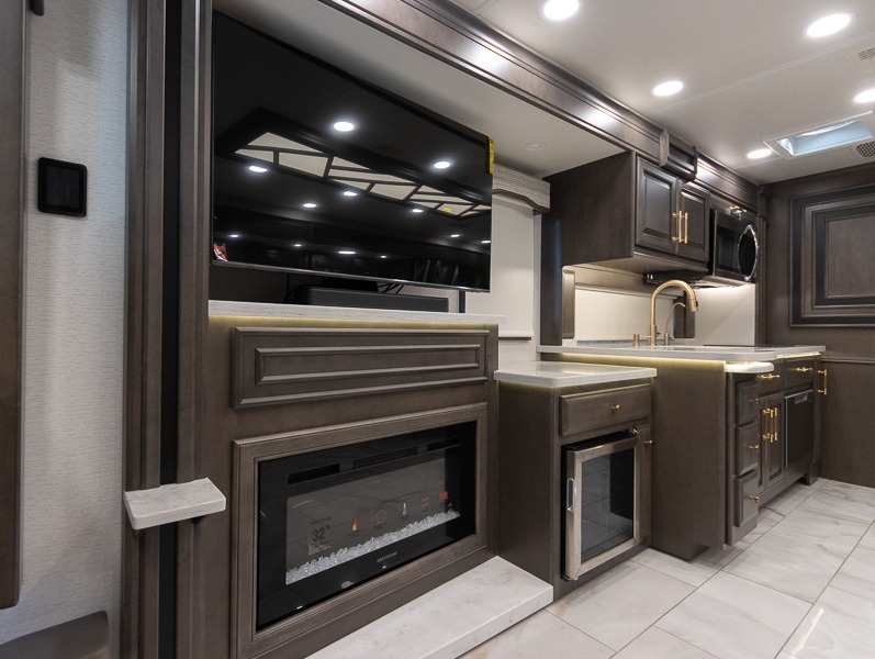 2025 Entegra Coach Cornerstone 45D, $ 961,313