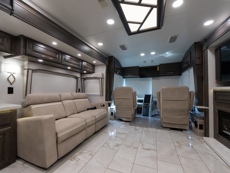 2025 Entegra Coach Cornerstone 45D, $ 961,313