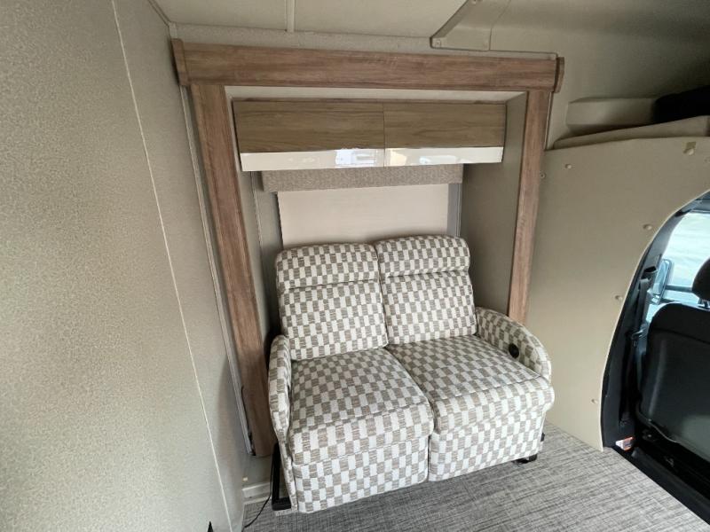 2020 Entegra Coach Qwest 24T, $ 119,990