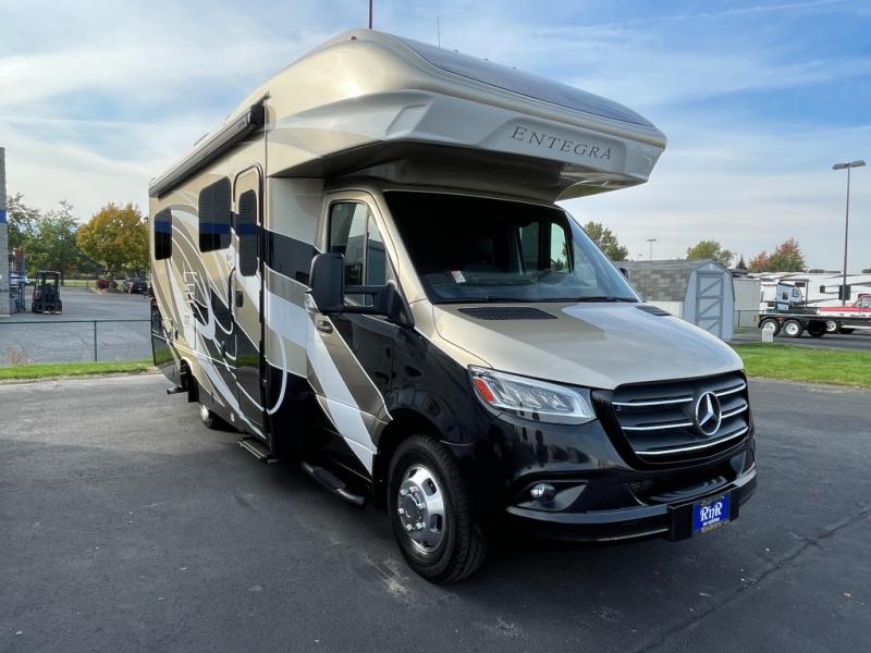 2020 Entegra Coach Qwest 24T, $ 119,990