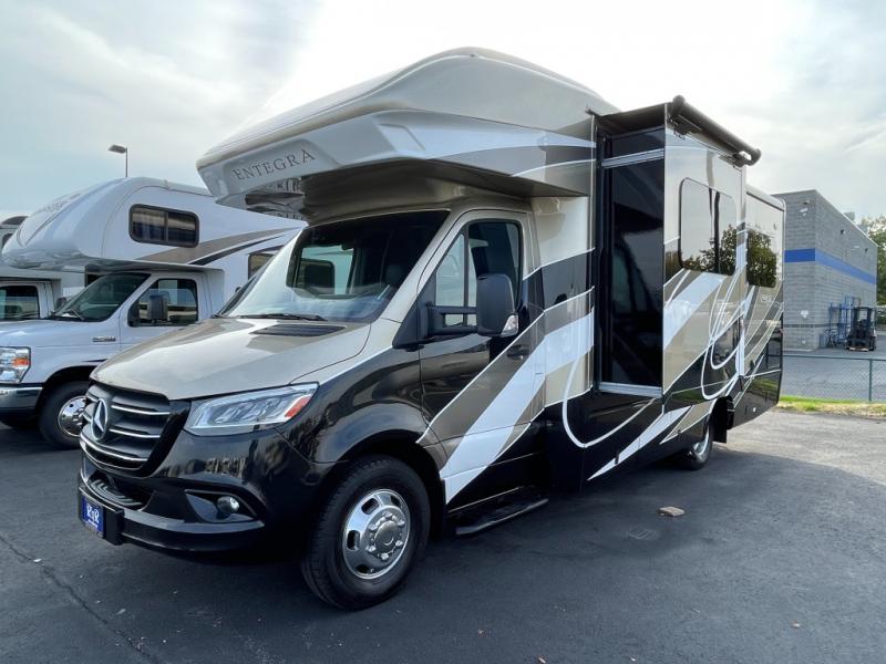 2020 Entegra Coach Qwest 24T, $ 119,990