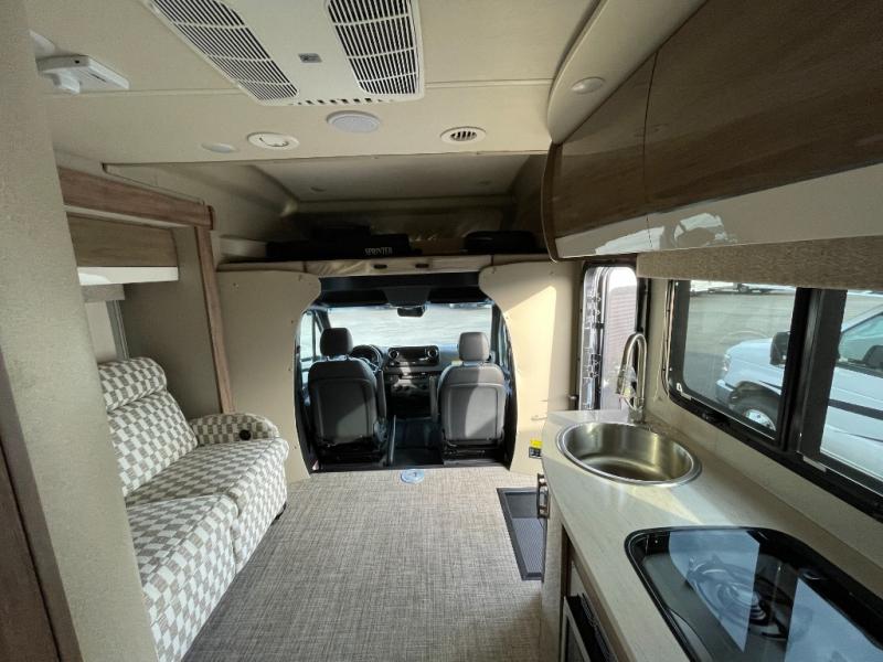 2020 Entegra Coach Qwest 24T, $ 119,990
