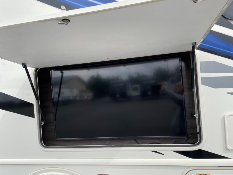 2022 Fleetwood Flair 29M, $ 109,990