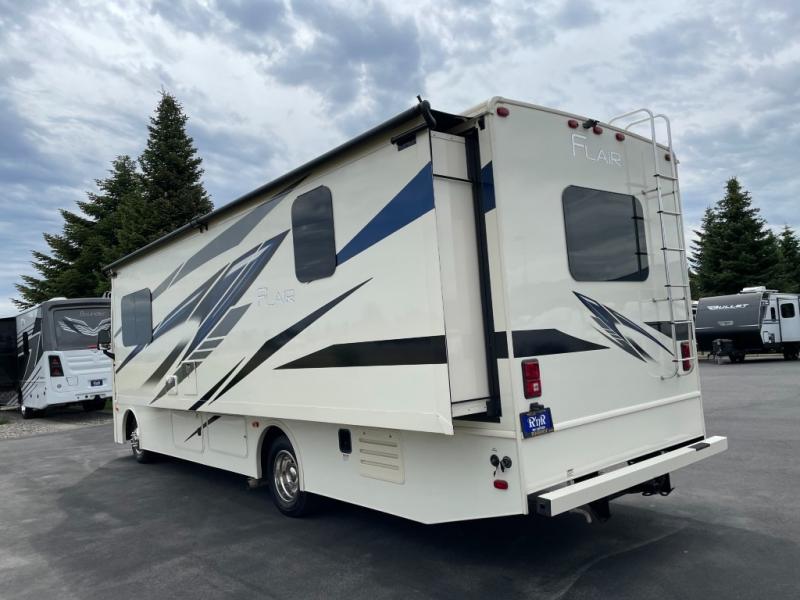 2022 Fleetwood Flair 29M, $ 109,990