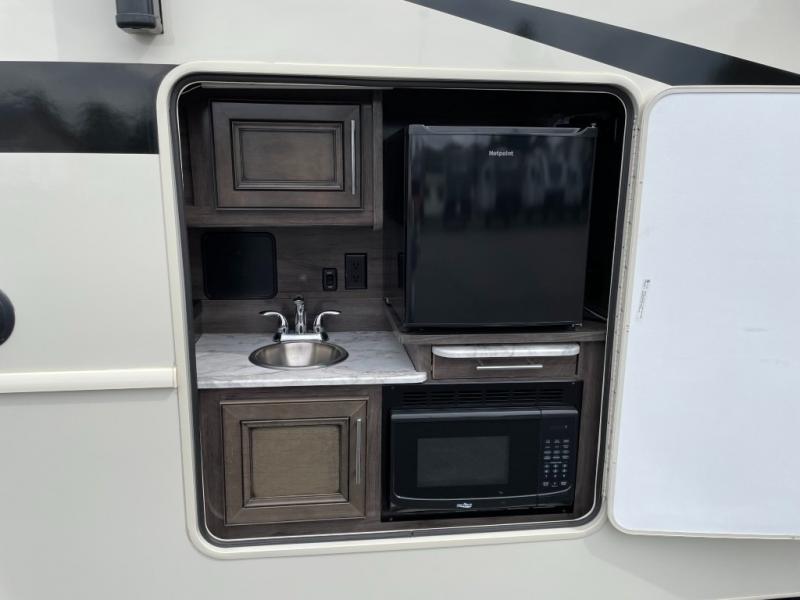 2022 Fleetwood Flair 29M, $ 109,990