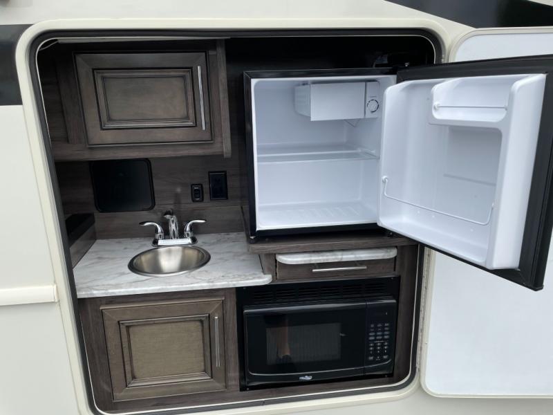 2022 Fleetwood Flair 29M, $ 109,990