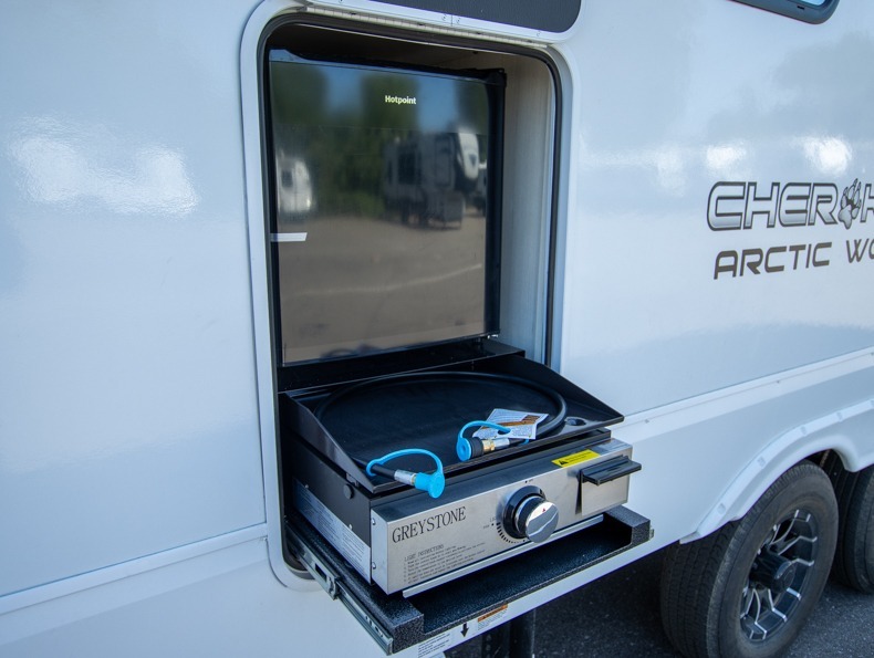 2026 Forest River Cherokee Arctic Wolf 287BH, $ 0