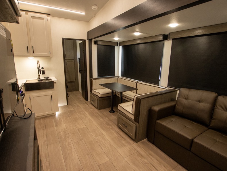 2026 Forest River Cherokee Arctic Wolf 287BH, $ 0