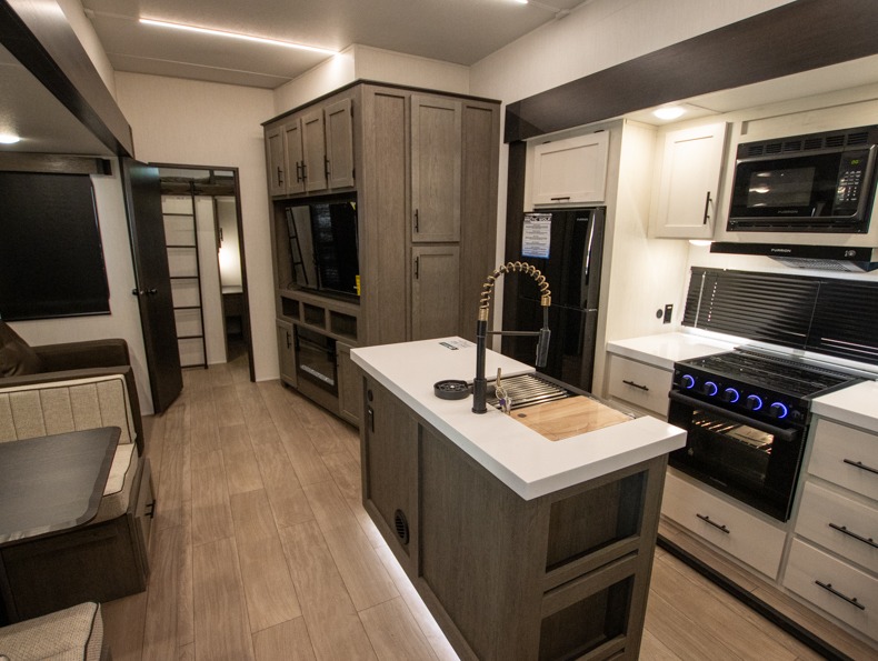 2026 Forest River Cherokee Arctic Wolf 331BH, $ 0