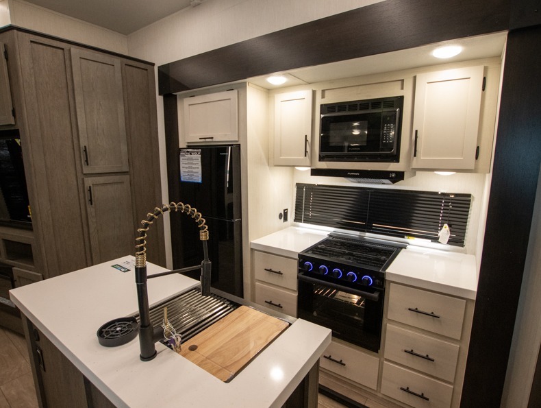 2026 Forest River Cherokee Arctic Wolf 331BH, $ 0