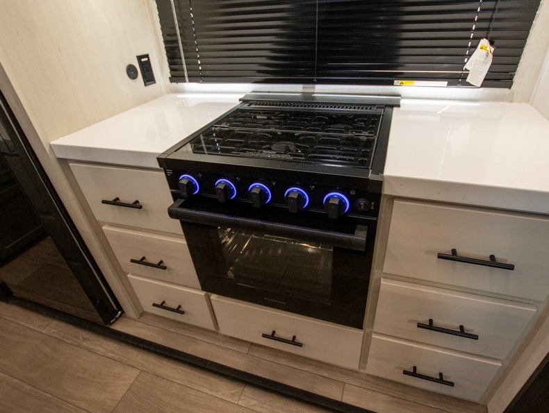 2026 Forest River Cherokee Arctic Wolf 331BH, $ 0