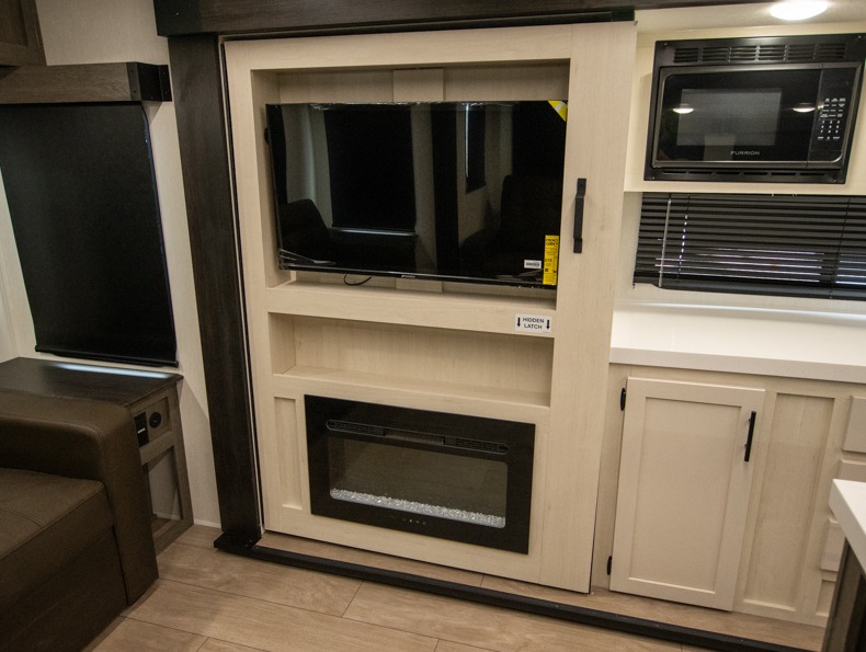 2026 Forest River Cherokee Alpha Wolf 26RL, $ 0