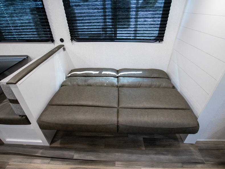 2026 Forest River Cherokee Alpha Wolf 25RB, $ 0