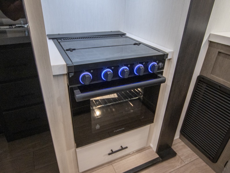 2026 Forest River Cherokee Arctic Wolf 27SGS, $ 0