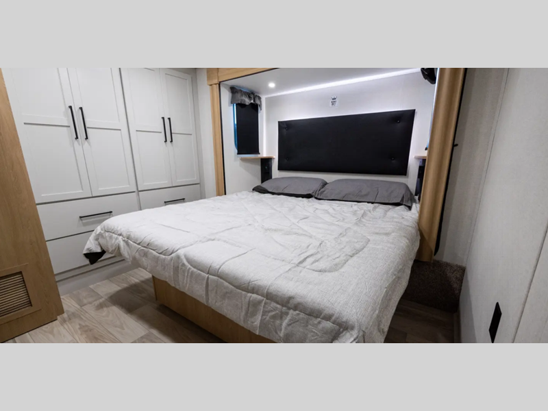 2026 Forest River Sandpiper 3990FL, $ 0