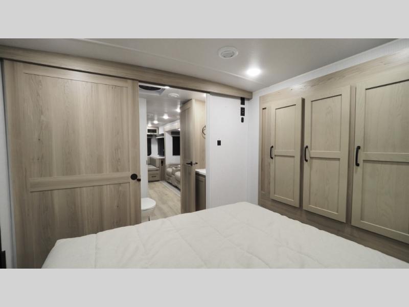 2025 Forest River Rockwood Ultra Lite 2618RD, $ 59,745