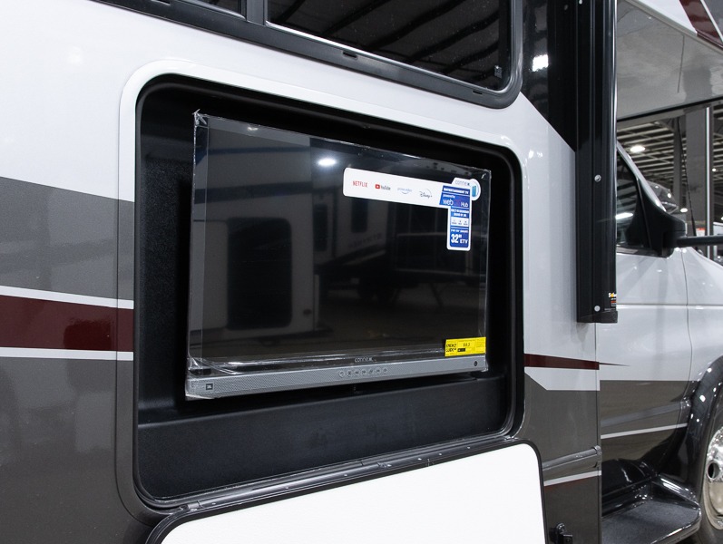 2025 Forest River Sunseeker Classic 3050S, $ 166,379