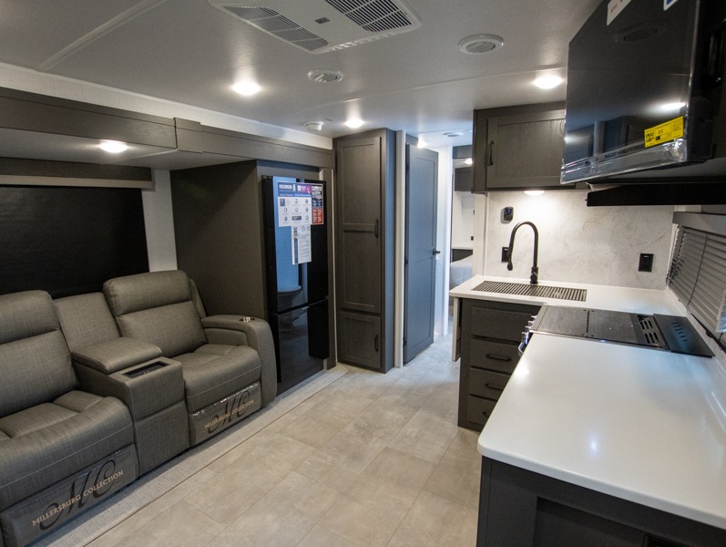 2025 Forest River Rockwood Ultra Lite 2618RD, $ 59,382