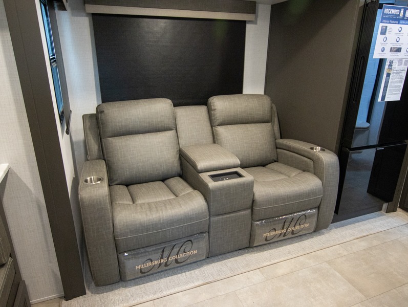 2025 Forest River Rockwood Ultra Lite 2618RD, $ 59,382