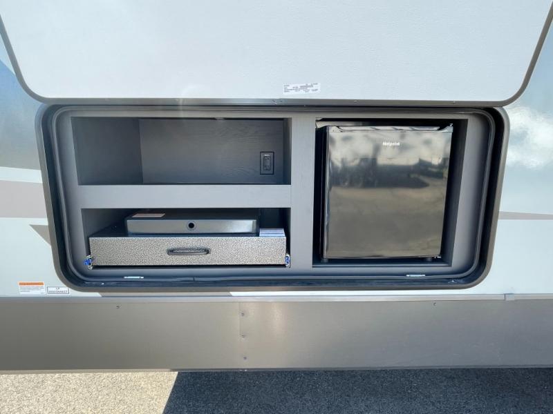 2025 Forest River Rockwood Signature Fifth Wheel R, $ 74,990