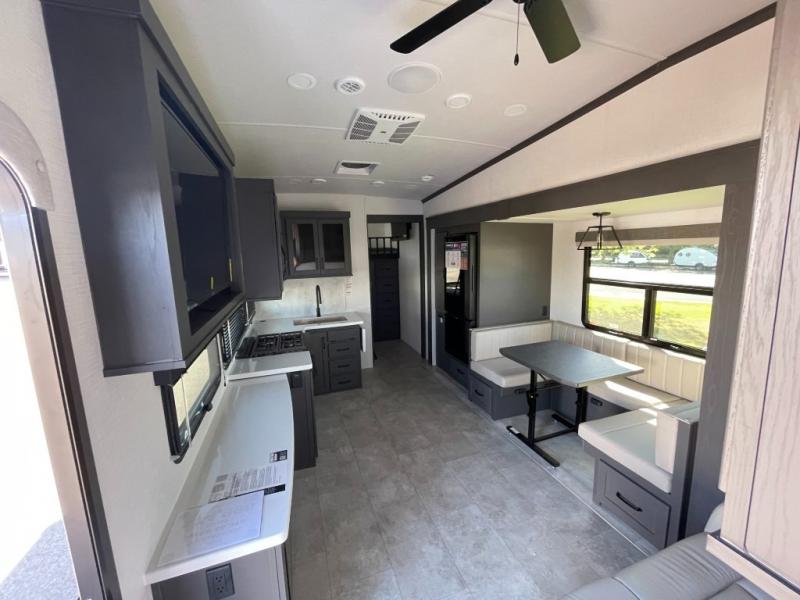 2025 Forest River Rockwood Signature Fifth Wheel R, $ 74,990
