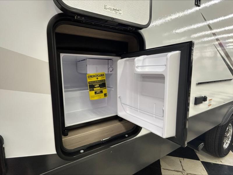 2025 Forest River Rockwood Signature Travel Traile, $ 59,990