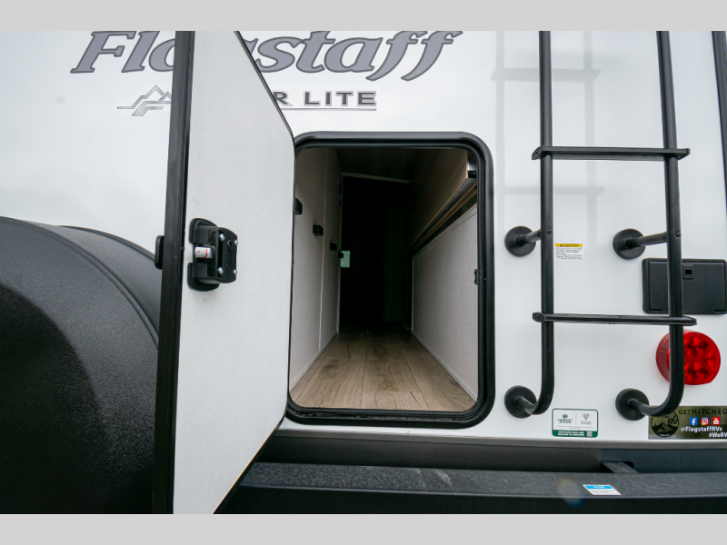 2025 Forest River Flagstaff Super Lite 27DBH, $ 58,542