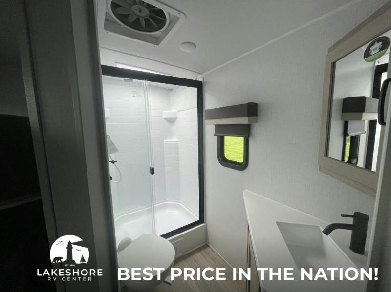 2025 Forest River Flagstaff Super Lite 27DBH, $ 56,042