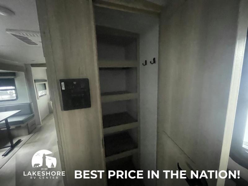 2025 Forest River Flagstaff Super Lite 27DBH, $ 56,042