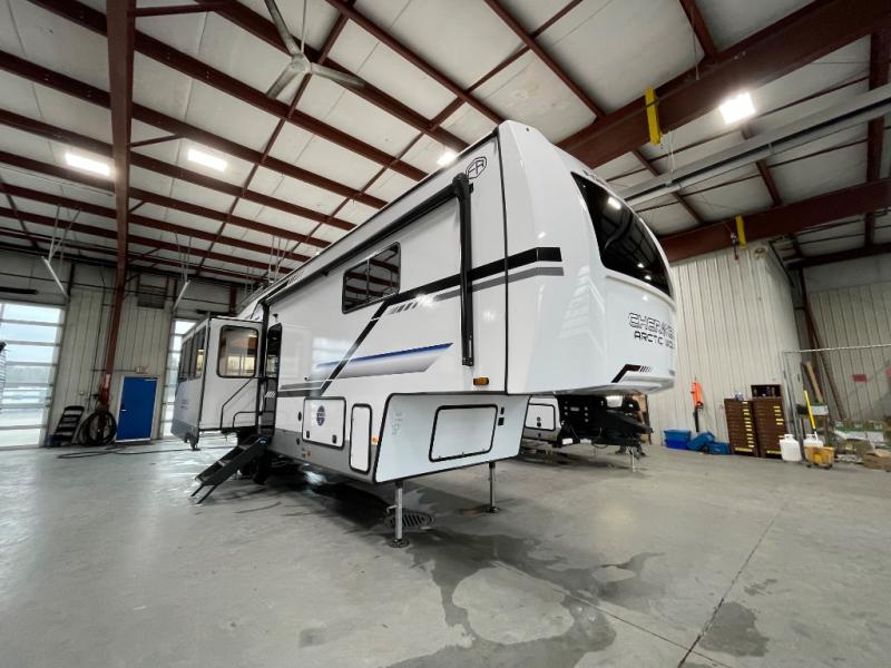 2025 Forest River Cherokee Arctic Wolf Suite 3250 , $ 95,800