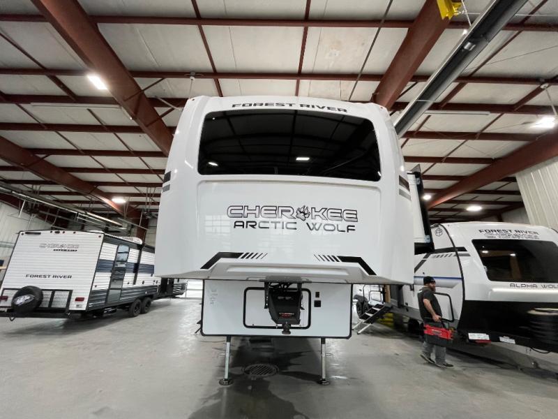 2025 Forest River Cherokee Arctic Wolf Suite 3250 , $ 95,800