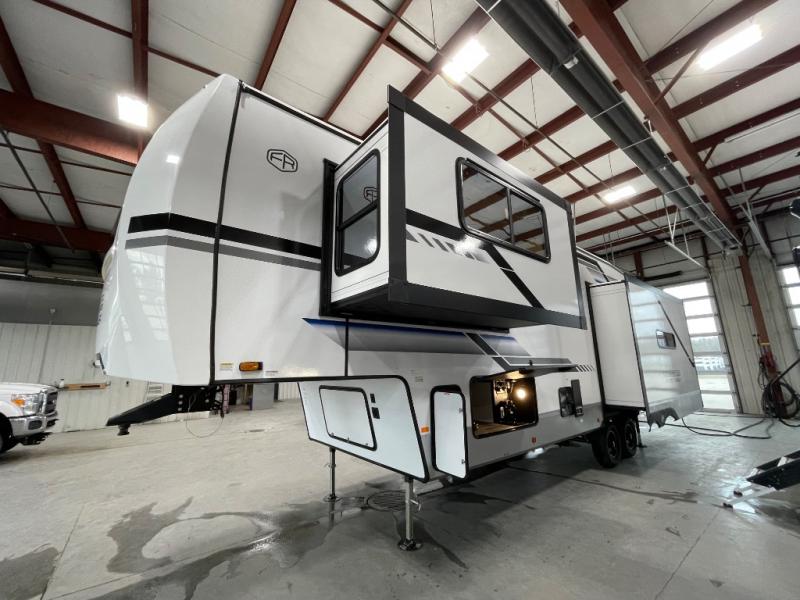 2025 Forest River Cherokee Arctic Wolf Suite 3250 , $ 95,800