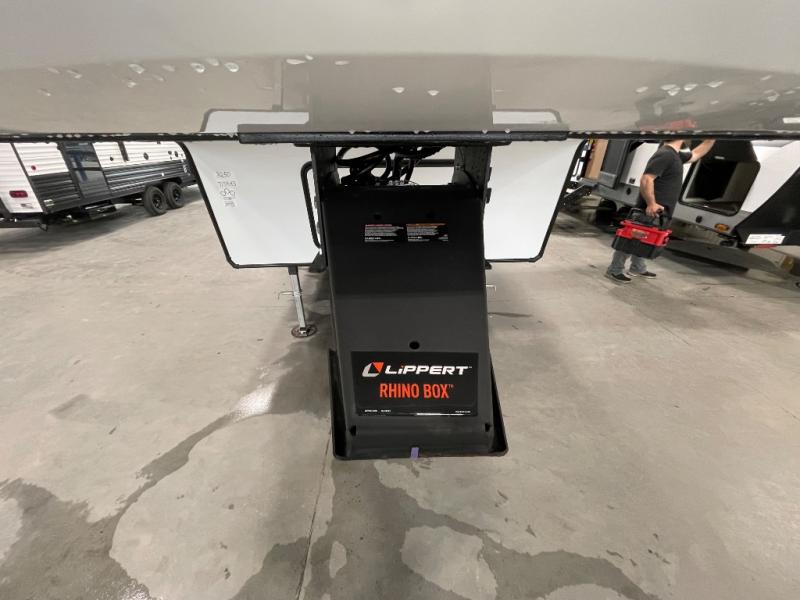 2025 Forest River Cherokee Arctic Wolf Suite 3250 , $ 95,800