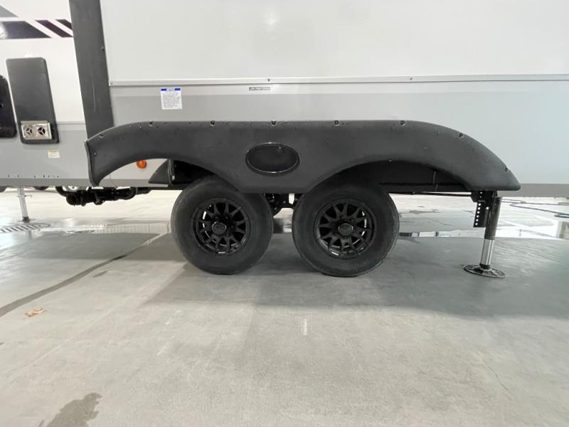 2025 Forest River Cherokee Arctic Wolf Suite 3250 , $ 95,800