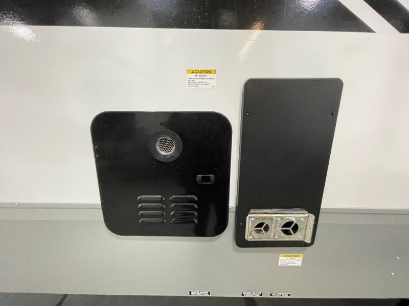 2025 Forest River Cherokee Arctic Wolf Suite 3250 , $ 95,800