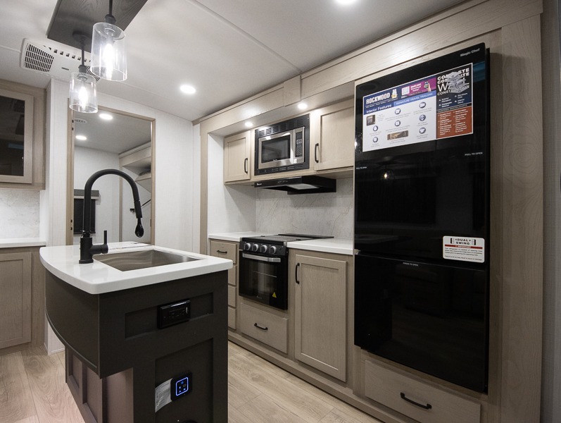 2025 Forest River Rockwood Signature 8336BH, $ 79,761