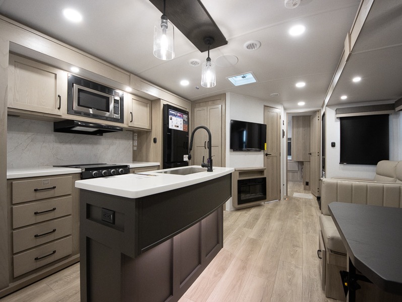 2025 Forest River Rockwood Signature 8336BH, $ 79,761