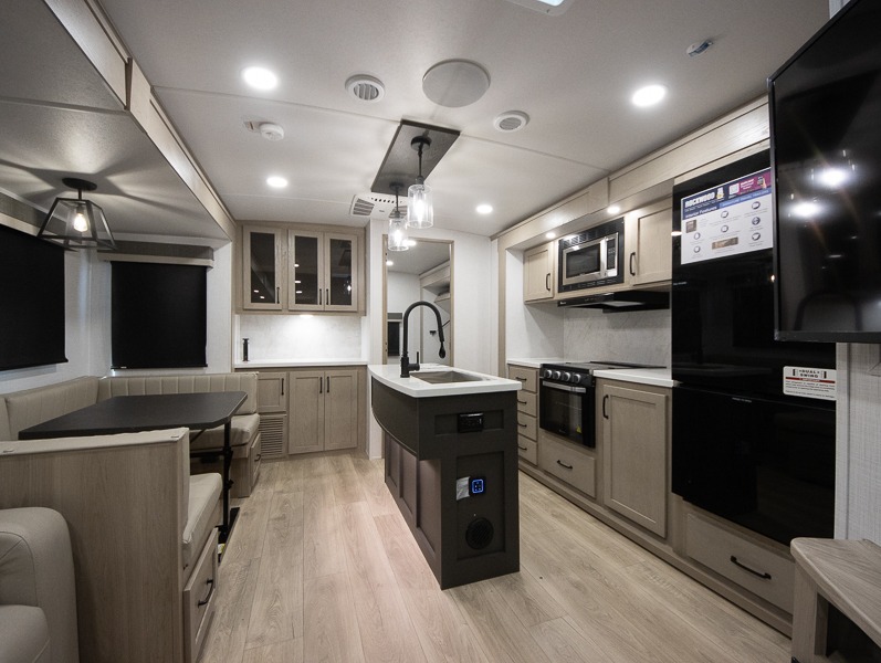 2025 Forest River Rockwood Signature 8336BH, $ 79,761