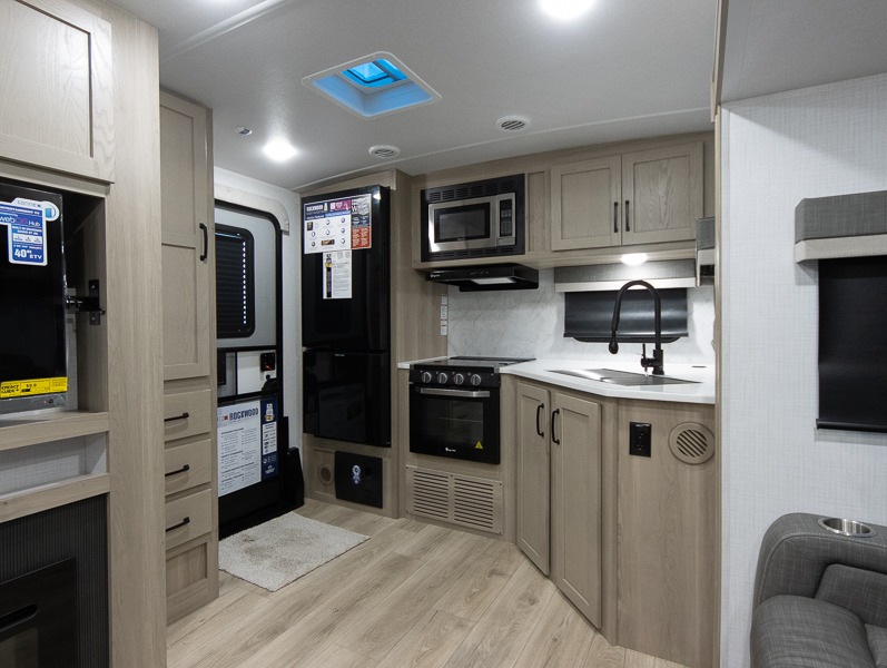 2025 Forest River Rockwood Ultra Lite 2614BS, $ 60,195