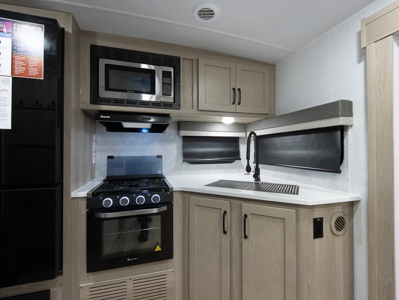 2025 Forest River Rockwood Ultra Lite 2614BS, $ 60,195