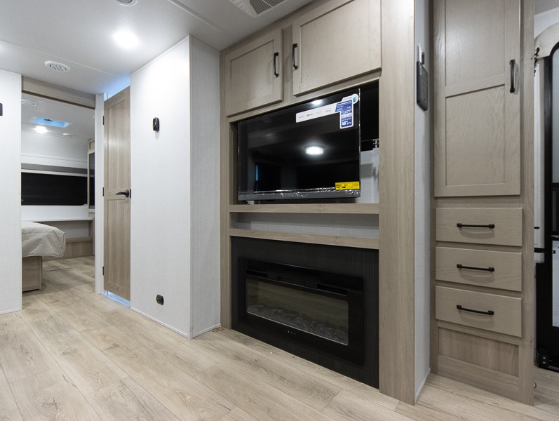 2025 Forest River Rockwood Ultra Lite 2614BS, $ 60,195