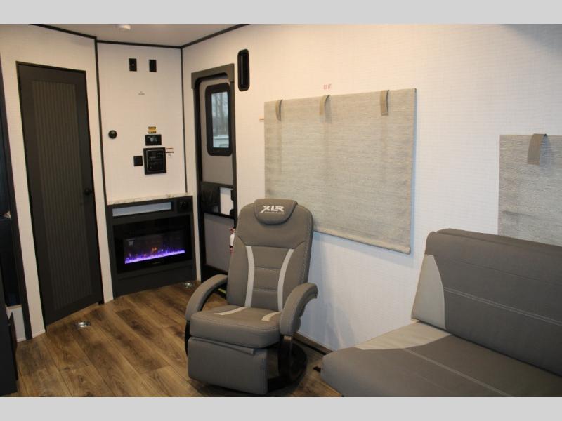 2025 Forest River XLR Boost 2514B, $ 51,506