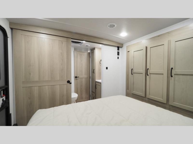 2025 Forest River Rockwood Ultra Lite 2618RD, $ 59,745