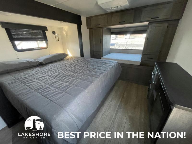 2025 Forest River Cherokee Alpha Wolf 33RL, $ 70,560