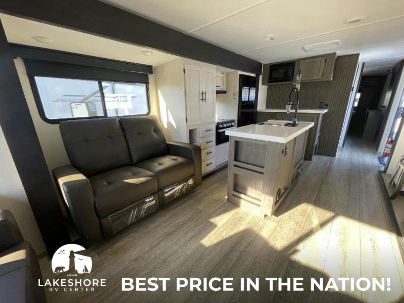 2025 Forest River Cherokee Alpha Wolf 33RL, $ 70,560