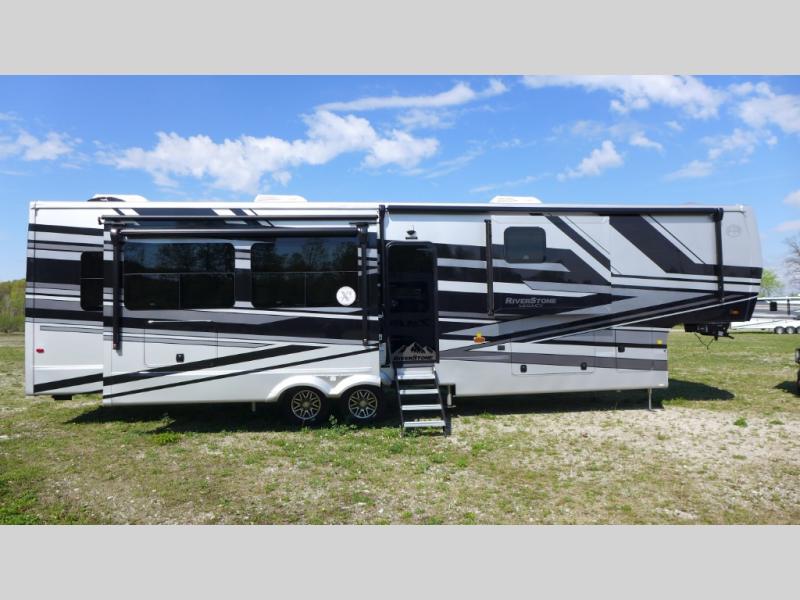 2025 Forest River Riverstone 39RKFB, $ 198,287